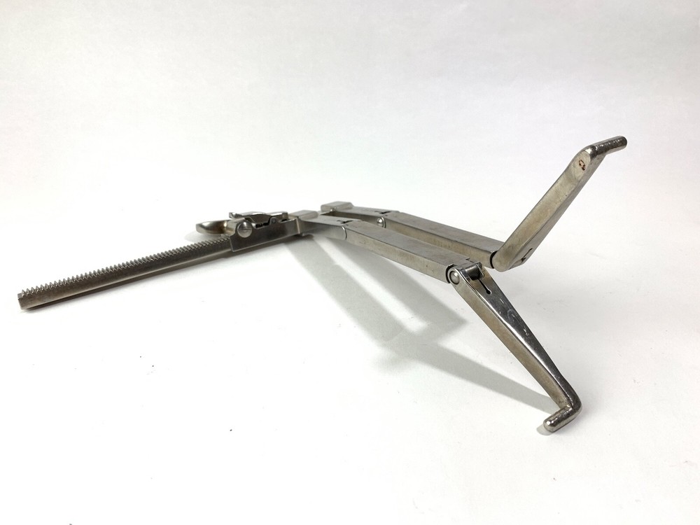 Stryker screw head Distractor