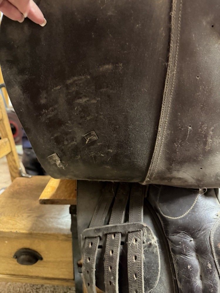 Silver Fox 17" English Saddle