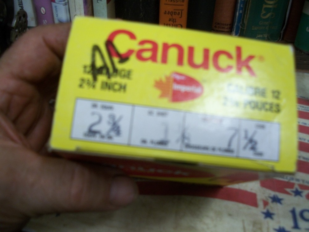 CANUCK IMPERIAL SHOTGUN SHELL BOX TARGET LOAD 12 GAUGE EMPTY BOX PLASTIC SHELL