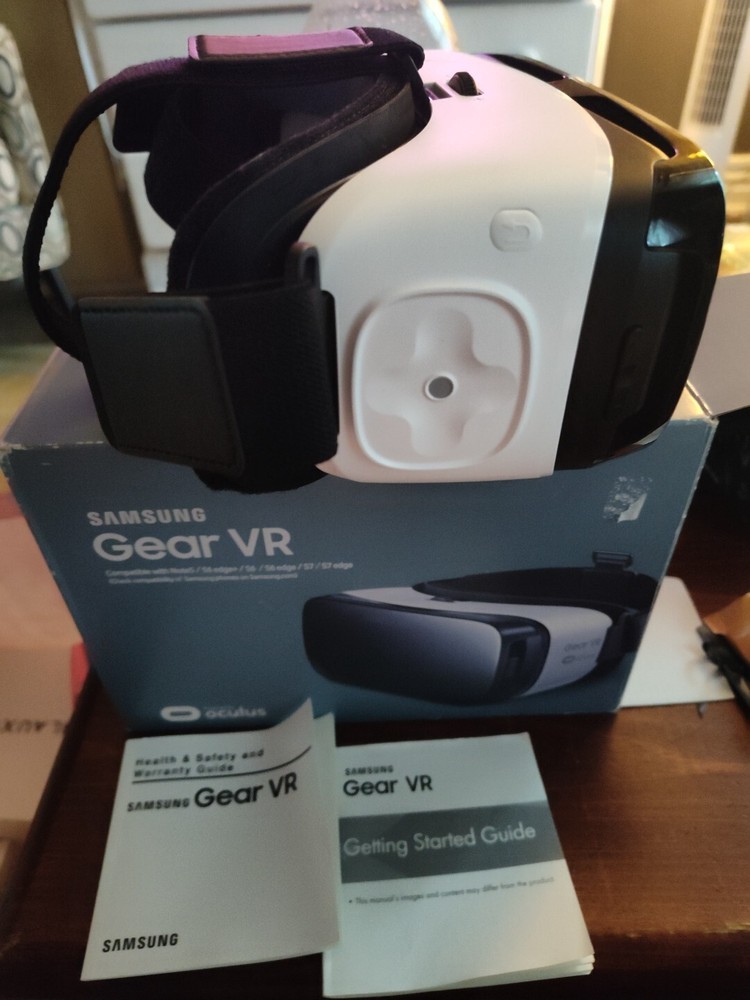 Samsung Gear VR Headset With Box And Instruction Guide