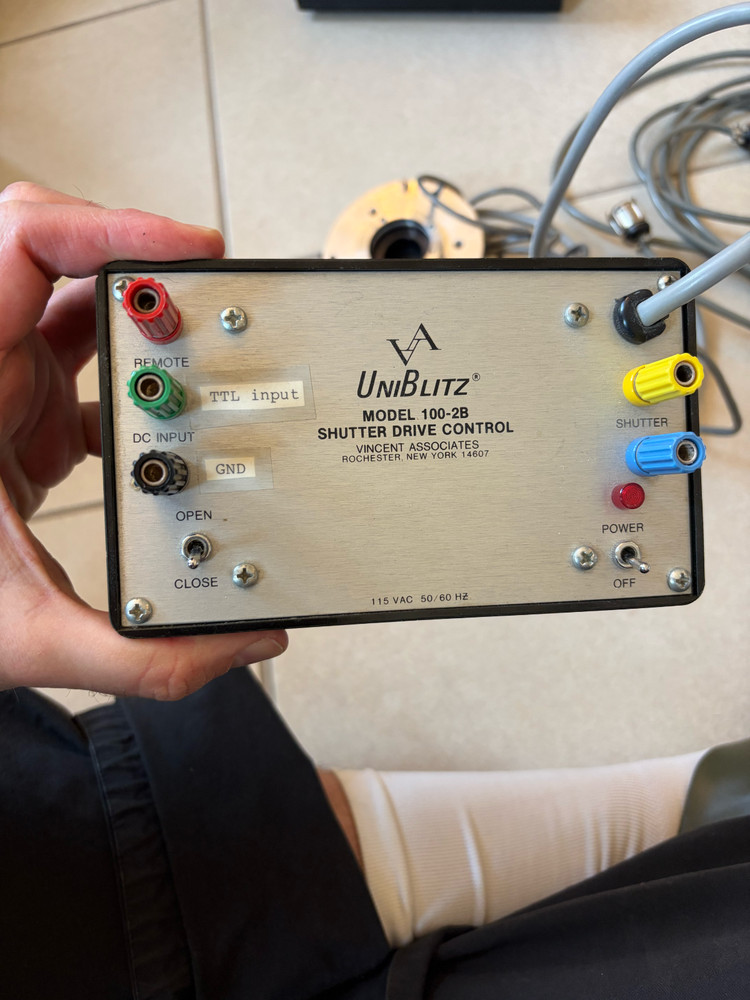 Uniblitz Optical Shutter System w/ VMM-T1 Driver Timer + Model 100-2B Controller