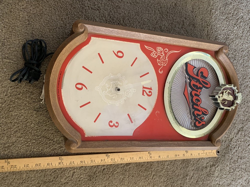 VINTAGE STROH'S ELECTRIC LIGHTED WALL CLOCK,
