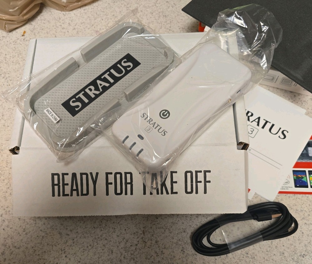 Stratus 3 Kit ADS-B Recevier w/Mounting Cradle Suction Cup Bundle