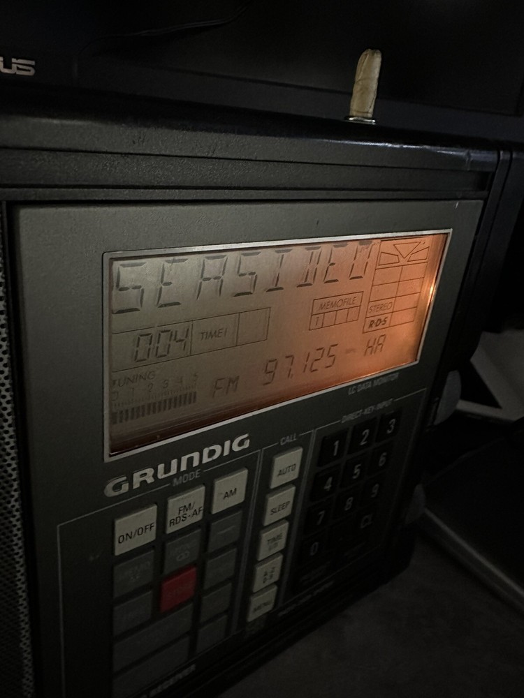 GRUNDIG SATELLIT 700 World Receiver (PLEASE READ)
