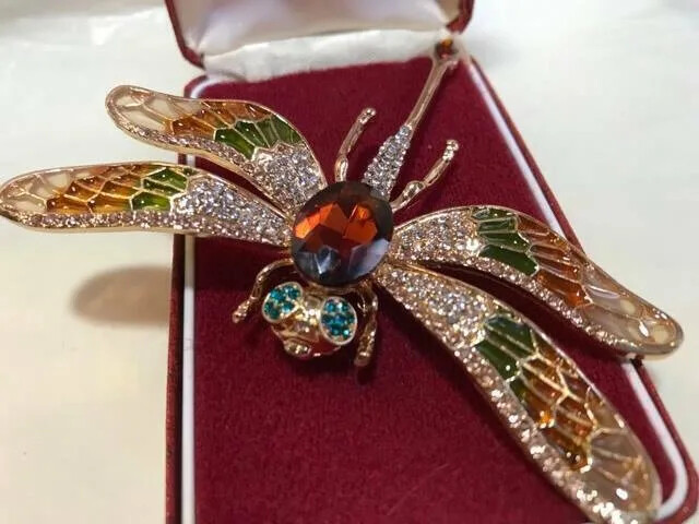 Luxury Coat Brooch Dragonfly Sparkling Rhinestones Suitable for Banquets