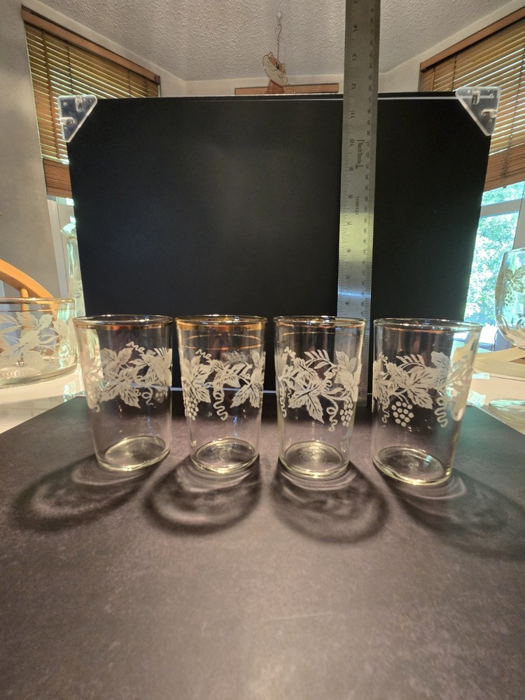 Bartlett Collins Grapes & Leaves pattern, 4 juice glasses