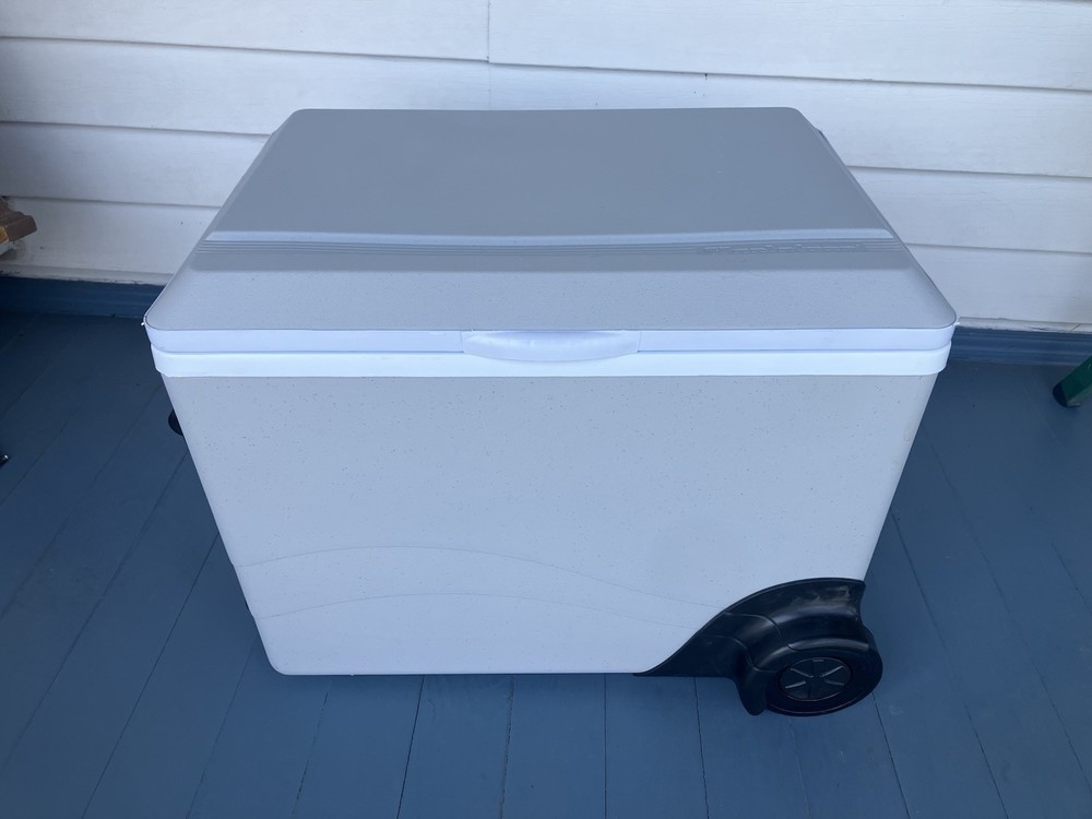 Koolatron 12V Electric Cooler / Warmer 36 Qt Opened Box New