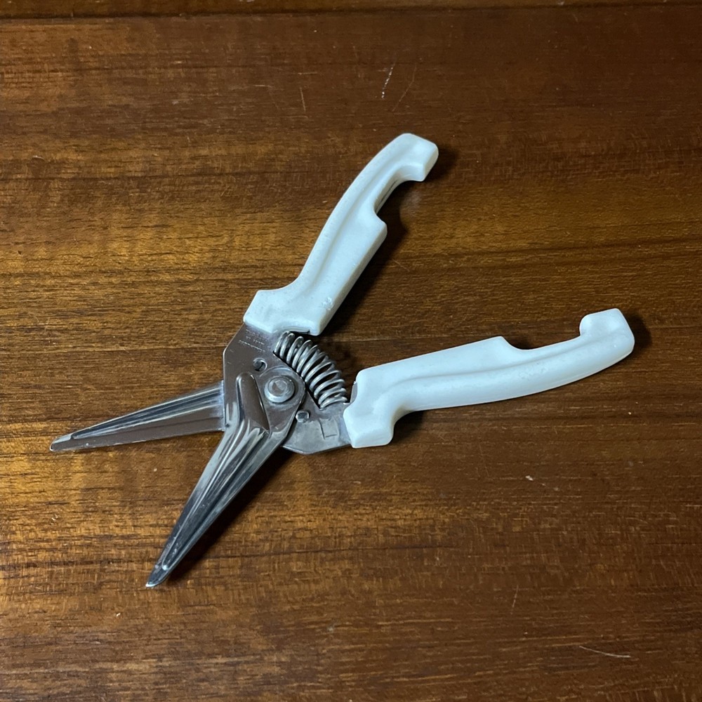 Pampered Chef Multi-Purpose Kitchen Shears/Scissors White 1075 NO HOLDER