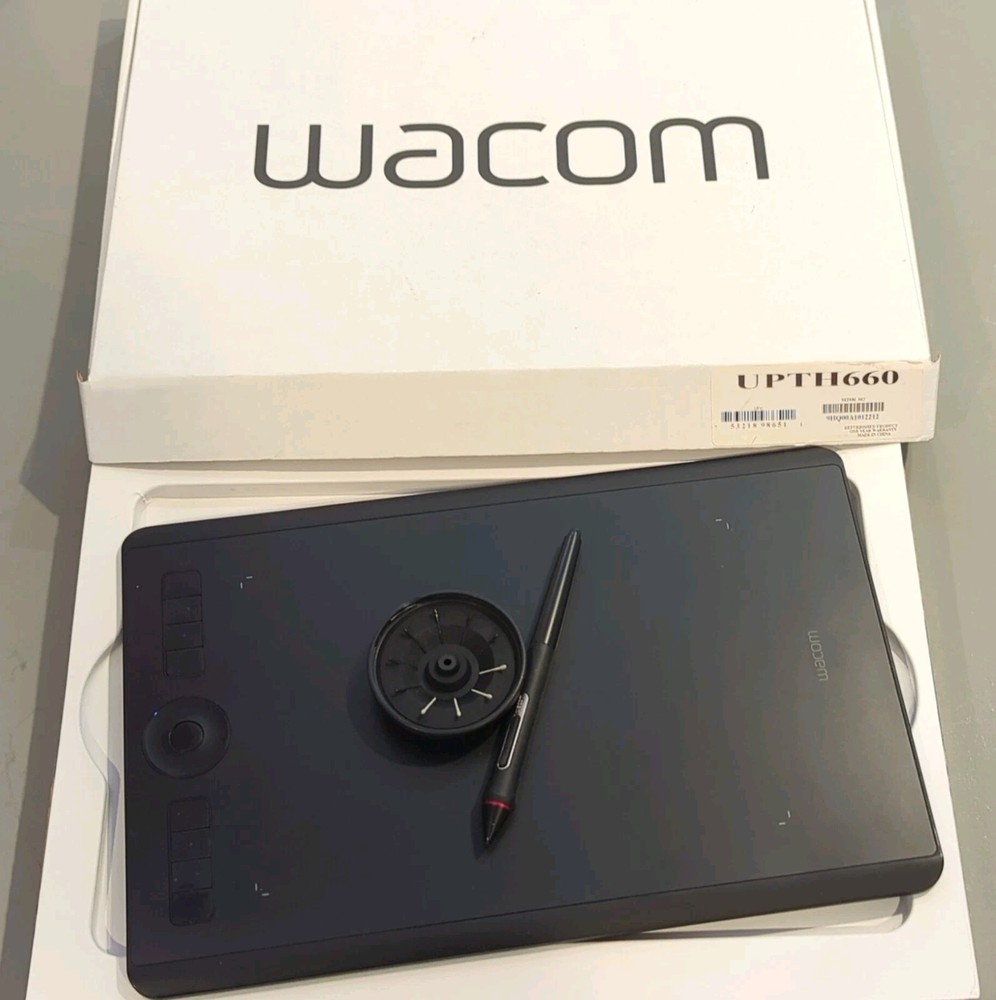 Wacom Intuos Pro Graphics Tablet UPTH660 Wired USB with Pen & Accessories