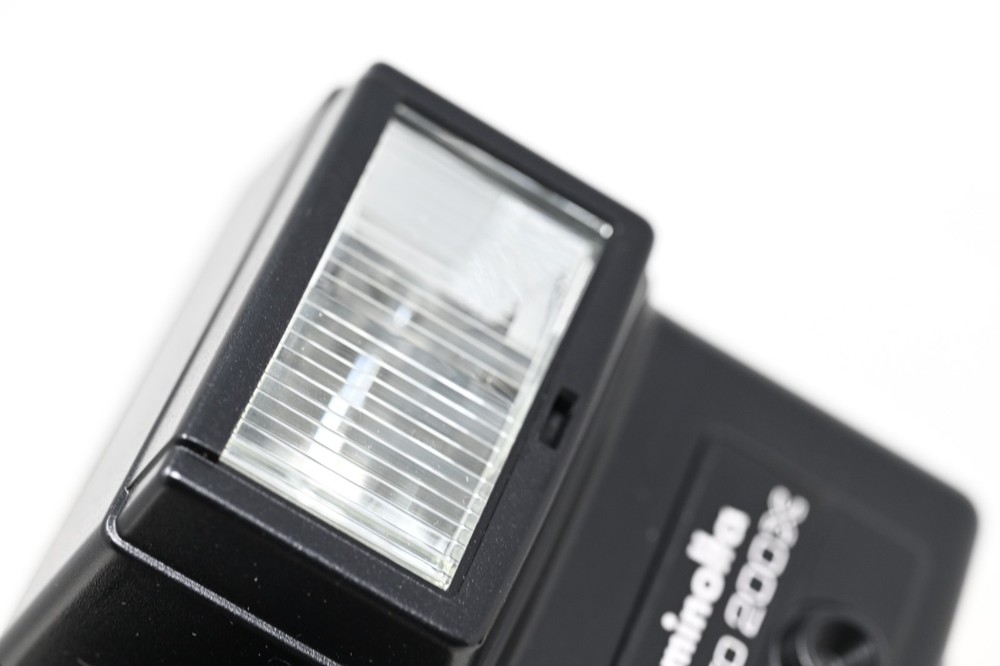 Minolta Auto 200X Shoe Mount Camera Flash w/ Case #B126