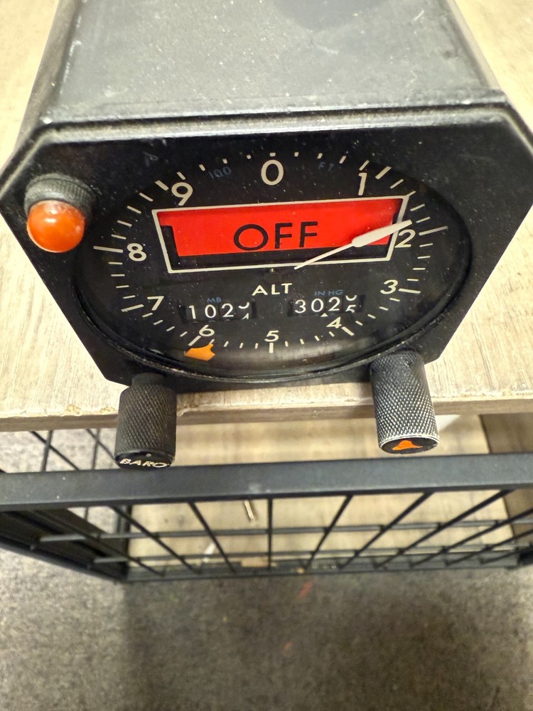 Altimeter Sperry Flight Instrument 4005123-907 OEM UNTESTED READ