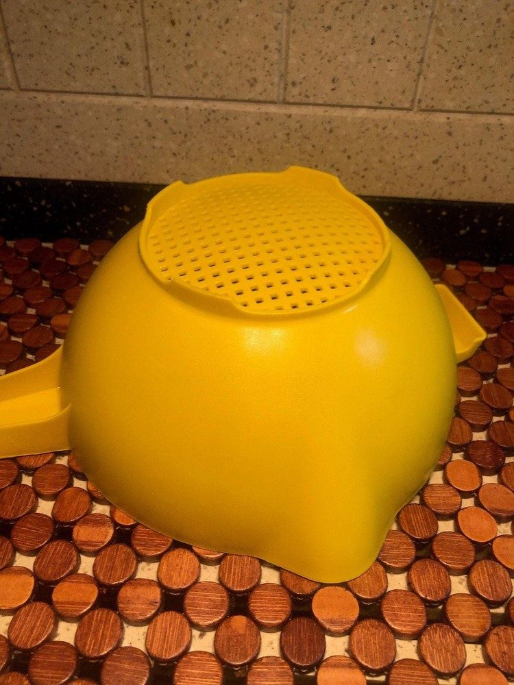 Vintage 1970s tupperware colander, sunny yellow 2-quart strainer, large