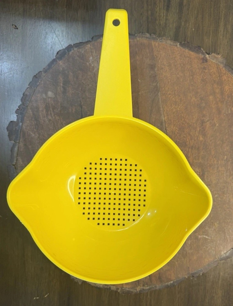 Vintage Tupperware Yellow 1 Quart Strainer Colander double spout