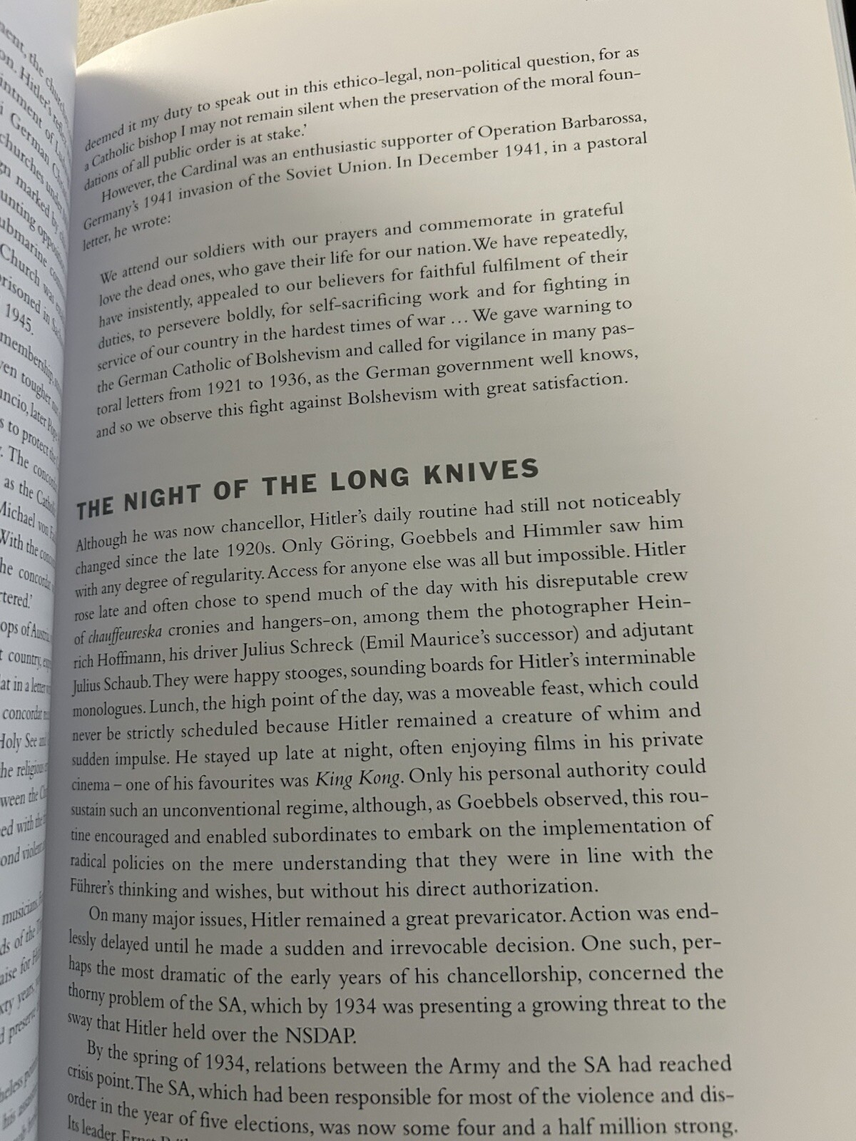 HITLER An Illustrated Life by Robin Cross - 2009 Hardcover w/DJ - WWII Book L3