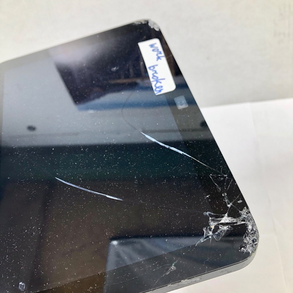 CRACKED DAMAGE Amazon Echo Show 8 3rd Gen Smart Speaker Charcoal - R85SD6