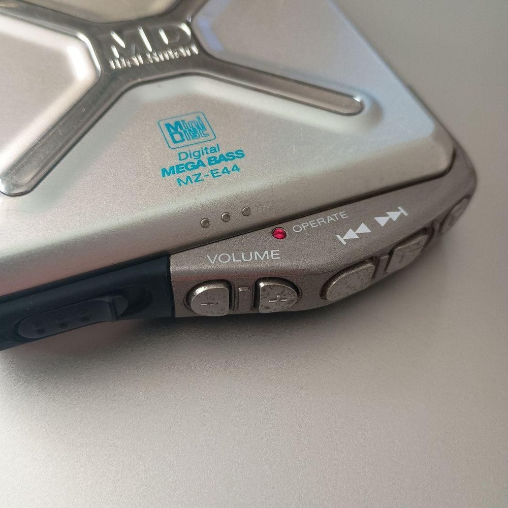 [Used] SONY MD Walkman MZ-E44 – Powers On, Test Only, Not Fully Functional