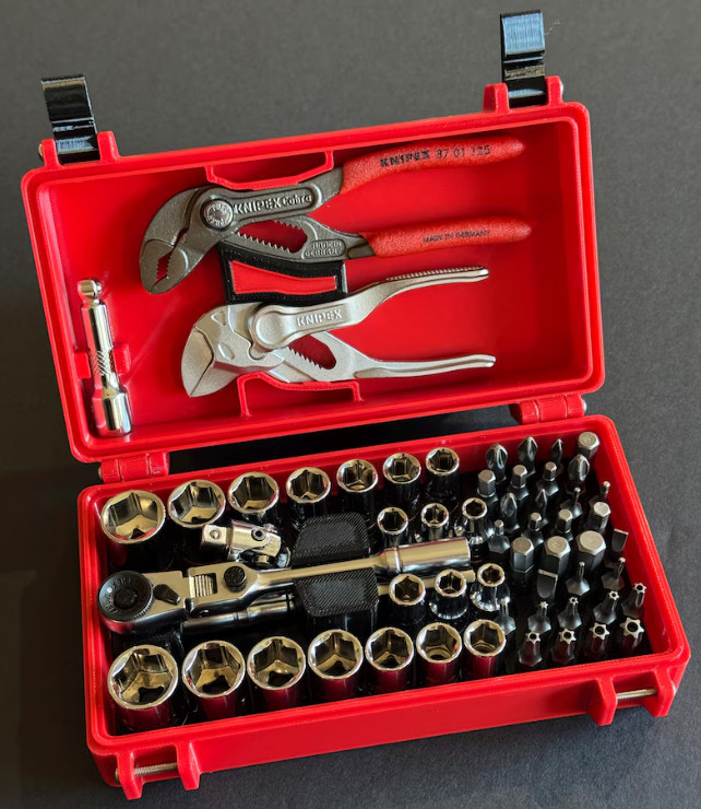 Compact EDC Mini Ratchet Case – Fits 1/4” Sockets & 5” Pliers