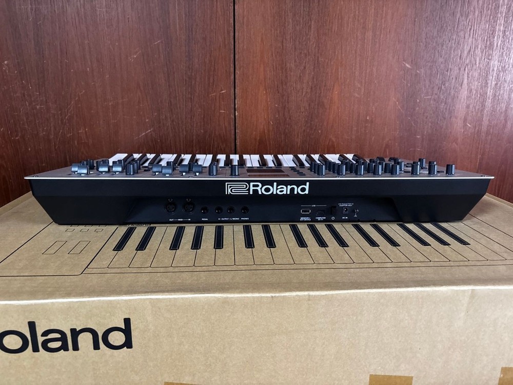 Roland Gaia 2 37-key Virtual Analog Wavetable Synthesizer w/ box
