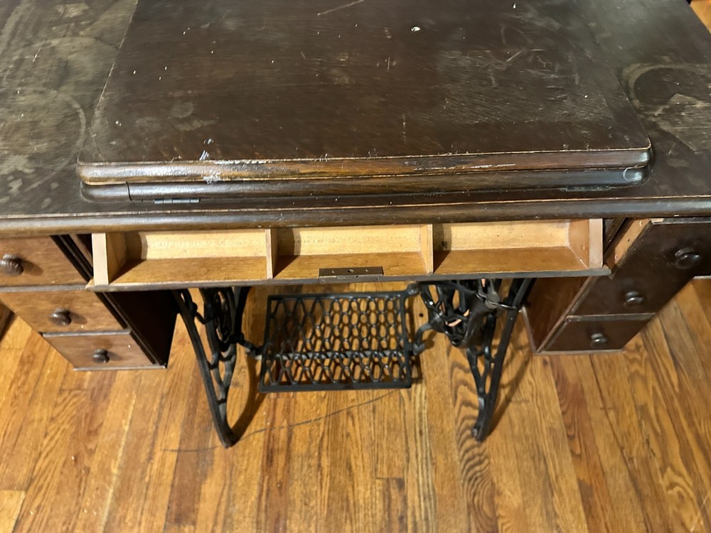 Singer Manufacturing Co. sewing machine with hideaway work station