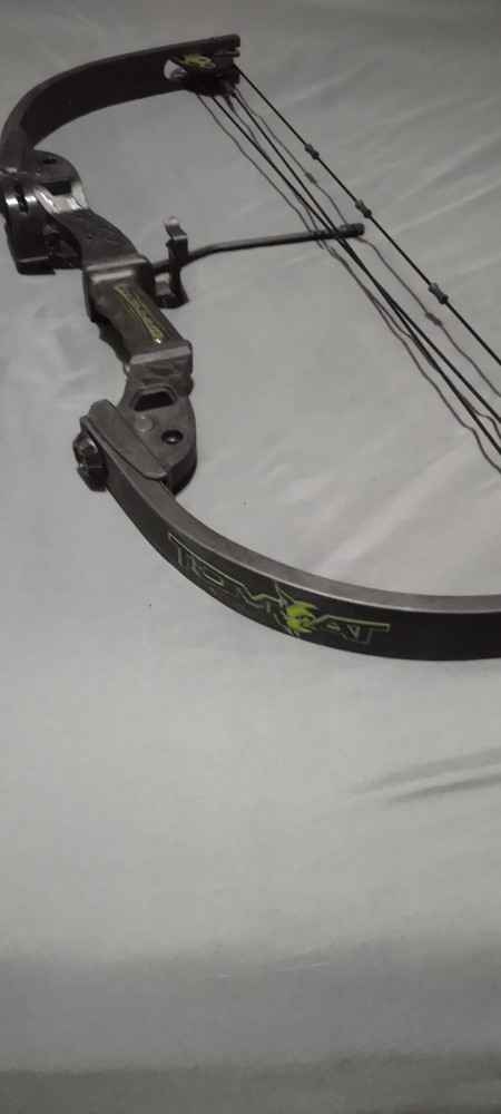 Youth Tomcat Compound Bow NICE UNIT