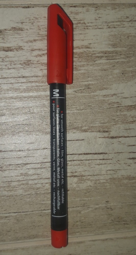 SWAN STABLE OHPEN UNIVERSAL MEDIUM PERMANENT MARKER M 843/40 RED