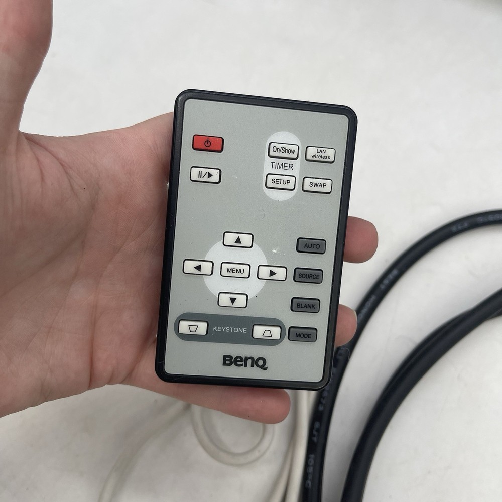 Benq Desktop Projector MP721 w/ Case Bag Cords Controller Untested