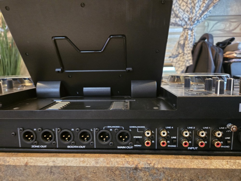 Denon DJ Prime 4 + Plus Standalone Controller with Rolling Flight Case 500gb SSD