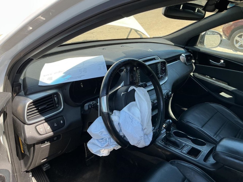 SORENTO 2016 Glove Box 5035181