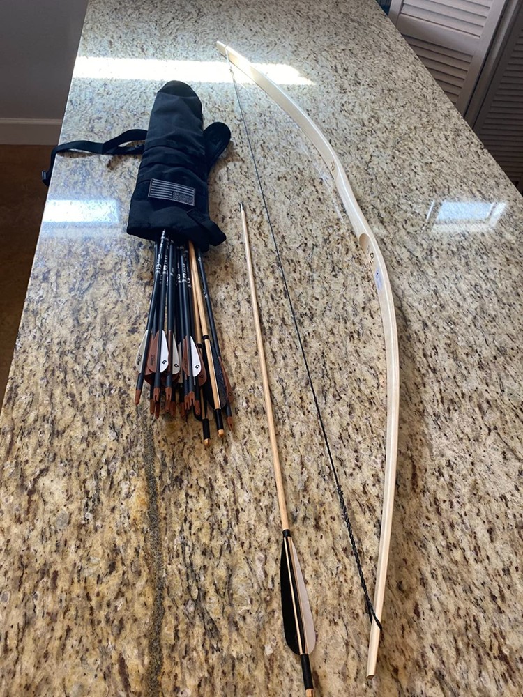 Durable Black Arrow Quiver with Adjustable Strap - Perfect for Target Practice