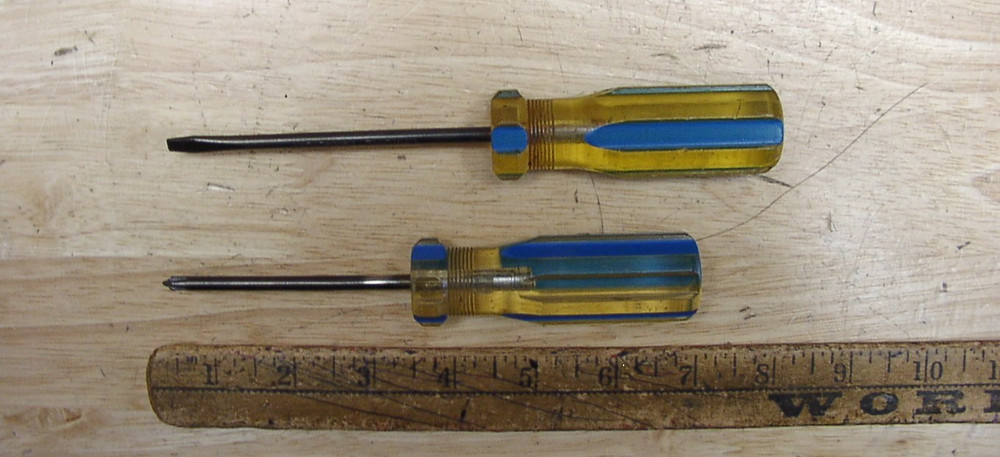 2 Vntg Unbranded Plastic Handle Screwdrivers,Phillips-6-1/2",& Std Tip-7-1/4",EX