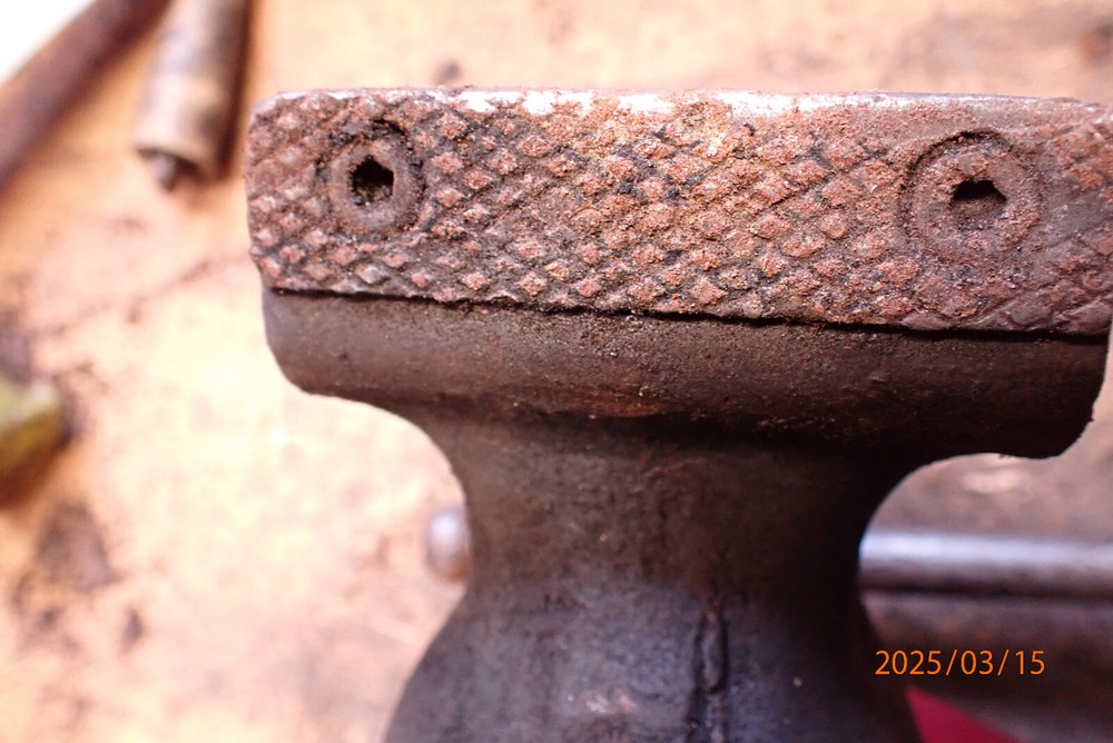 OLDER WILTON BULLET BENCH VISE FUNCTIONAL BUT HAS ISSUES