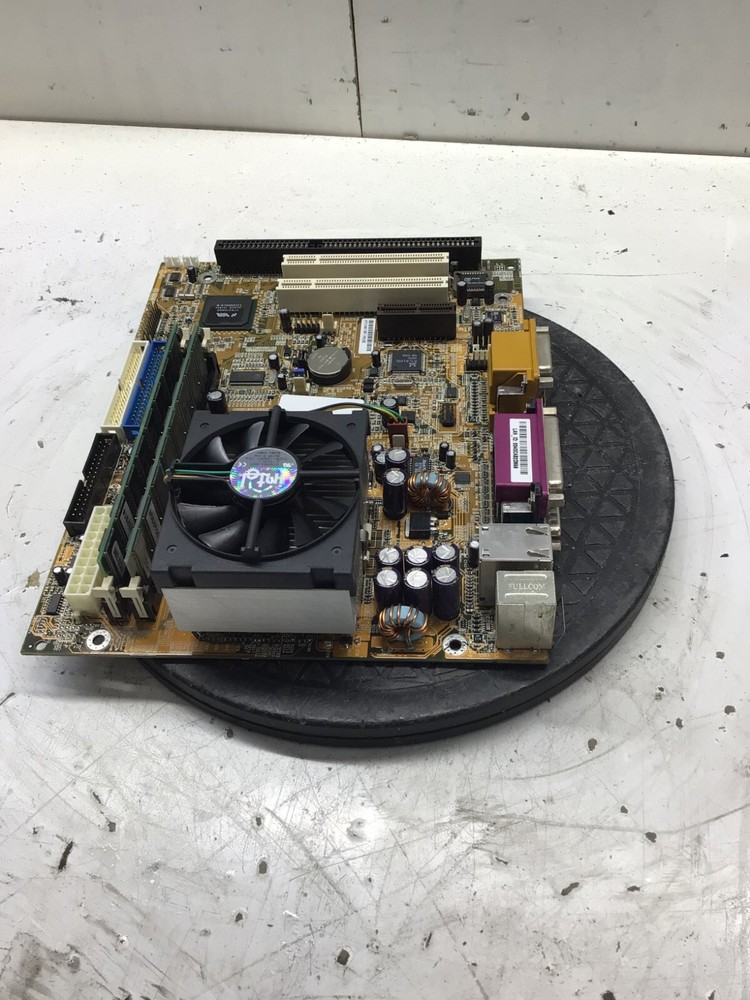 FIC FR33E Intel Celeron 900MHz 512MB NO HDD