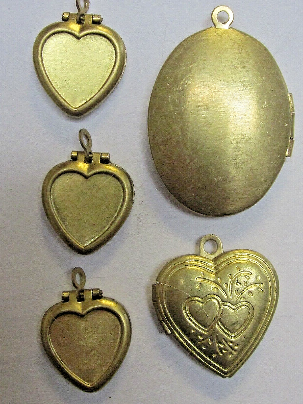 11 VTG MODERN LOCKETS HUGE LOT BRASS FINDINGS FLOWER HEARTS NOS PENDANTS CHARMS