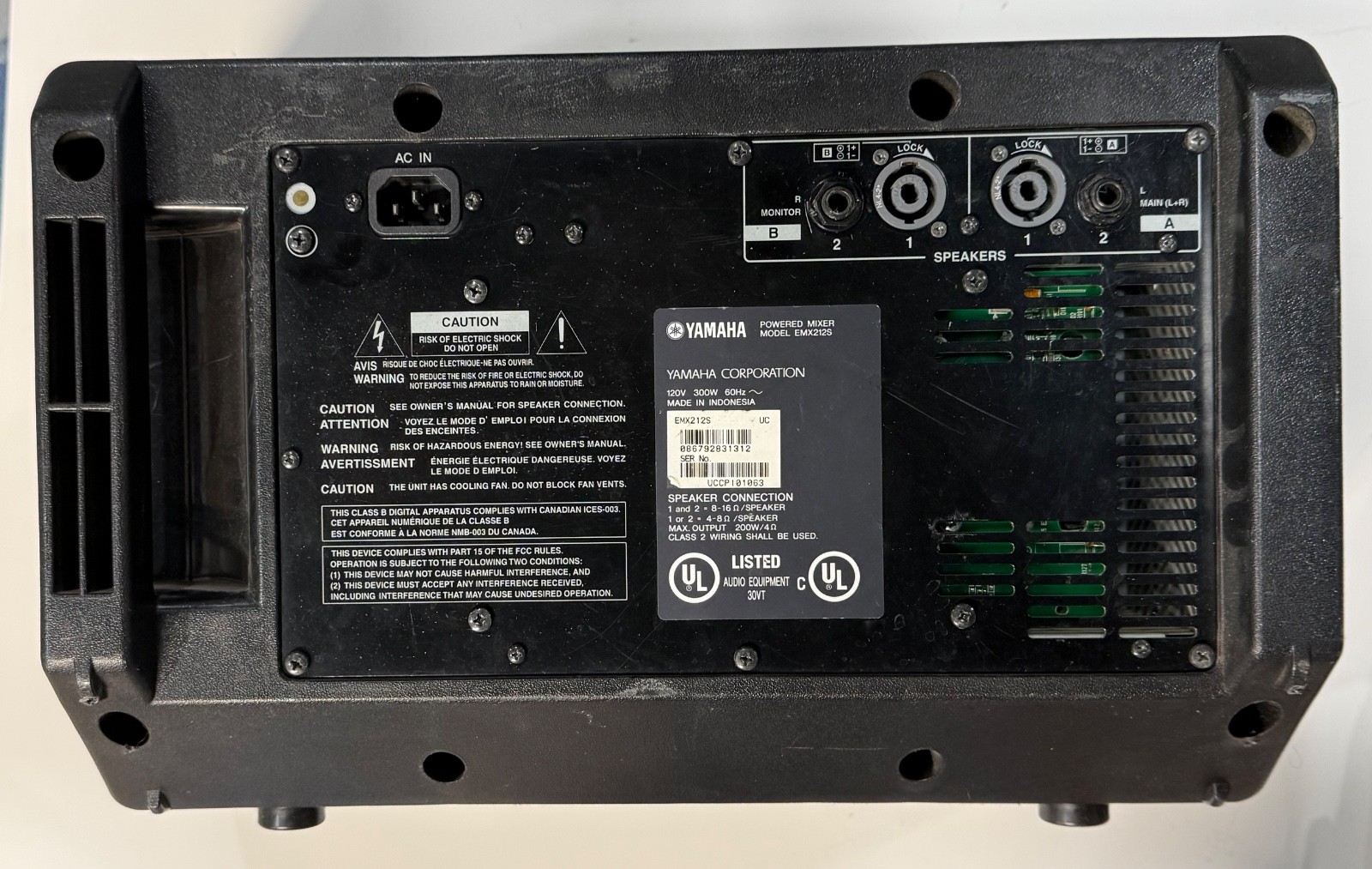 Yamaha EMX212S 12-Channel Stereo PA Powered Mixer Digital Effects 300-Watt 120V