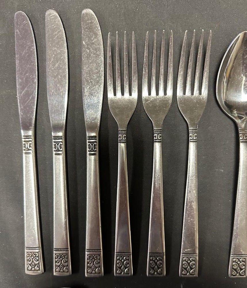 14 Pieces Custom Design Japan CUD1 Pattern Stainless Flatware Silverware