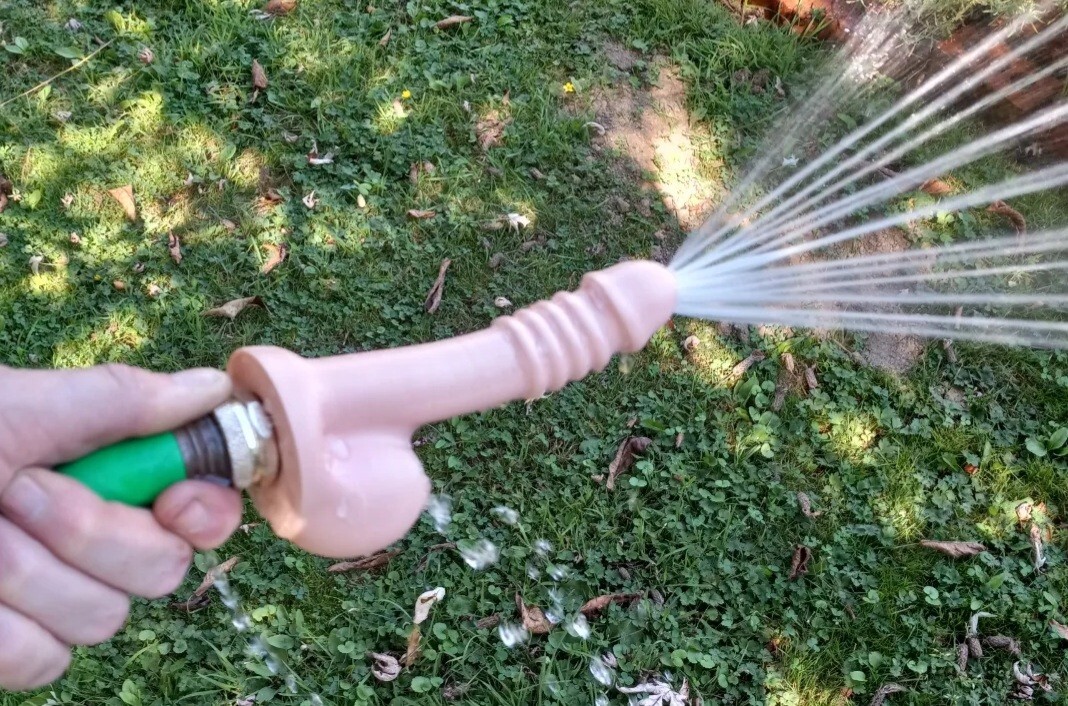 Prank Gift PENIS Garden Water Hose Spray Nozzle Dick Gag Novelty