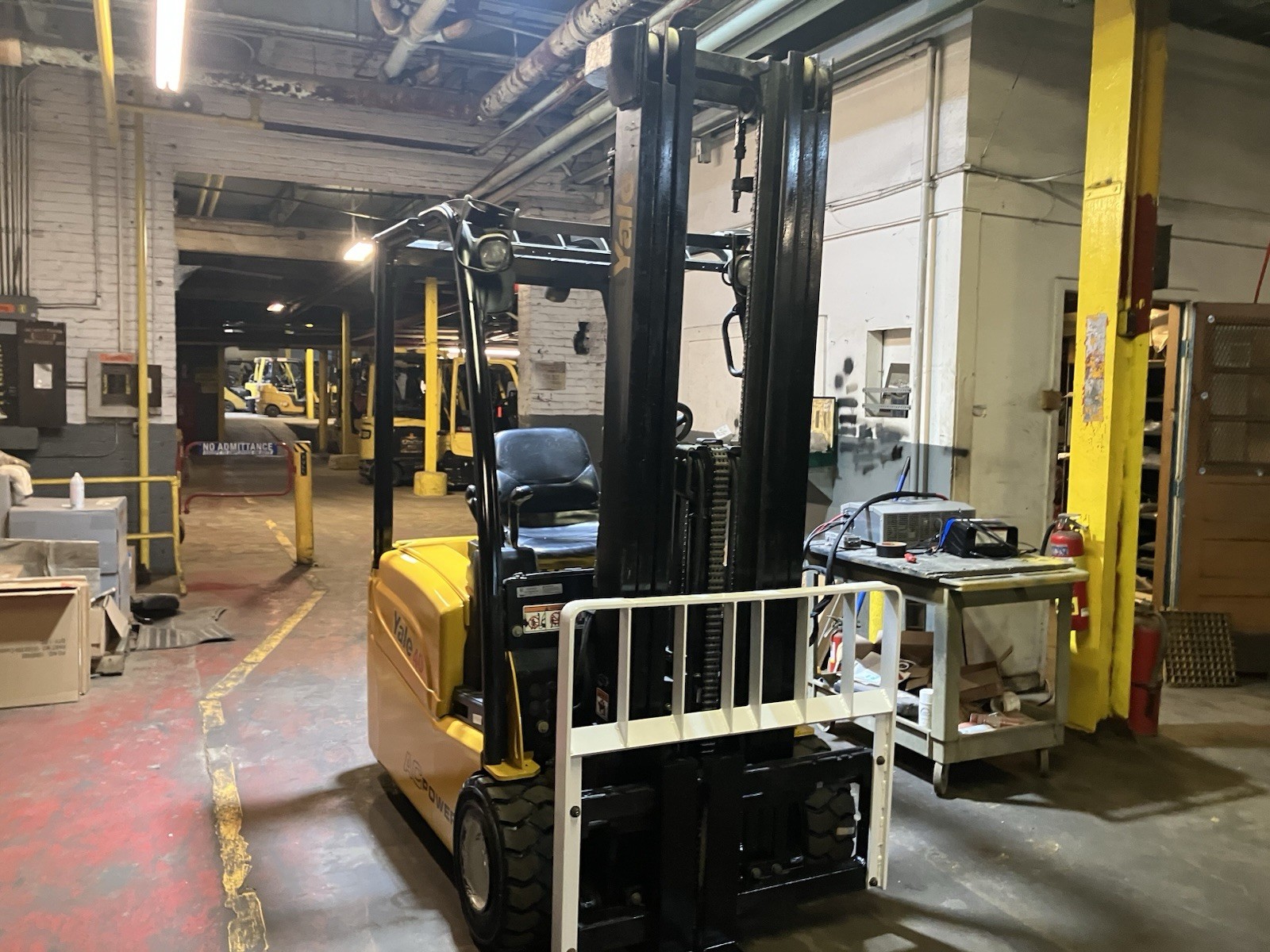 2019 Yale 4000 LB Forklift With Side Shift and Triple Mast ERP040