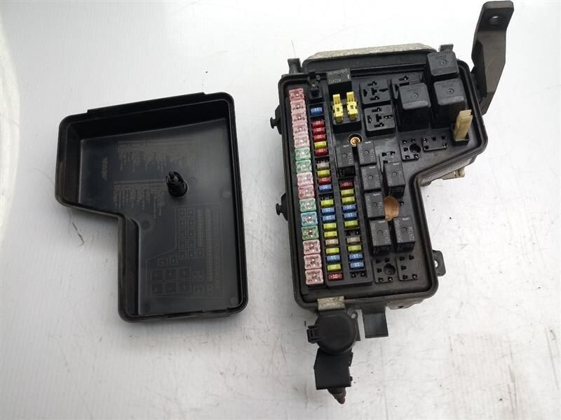 2002-2005 Dodge Ram 1500 Fuse Box Engine OEM