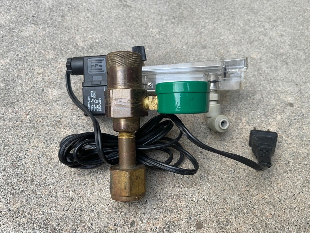 American Hydroponics CO2 Regulator with Solenoid and Flowmeter