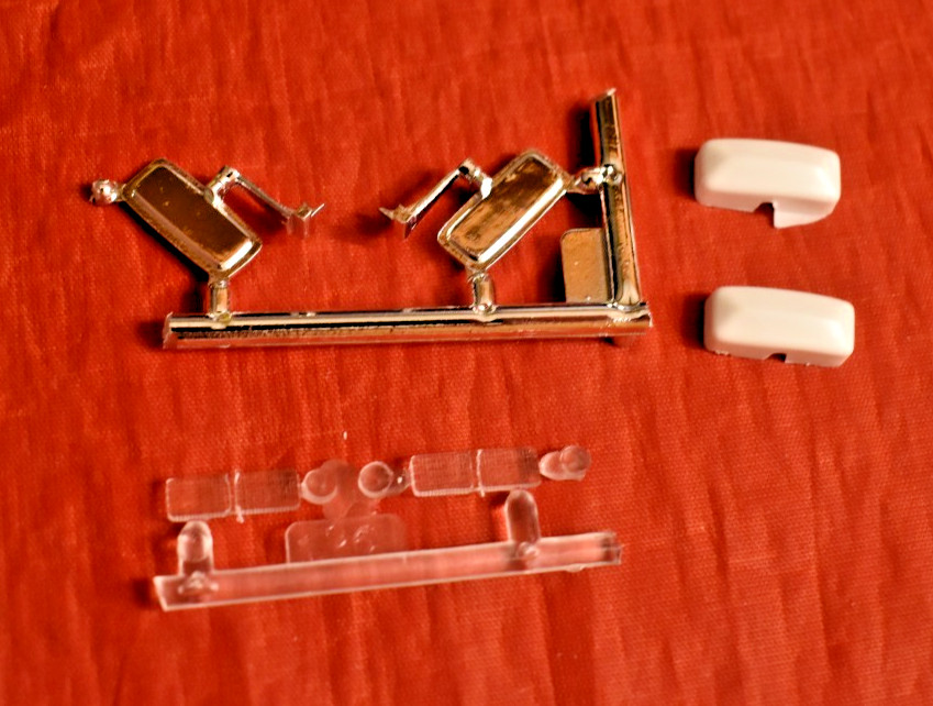 Revell Level 5 Peterbilt 359 Headlights 1/25