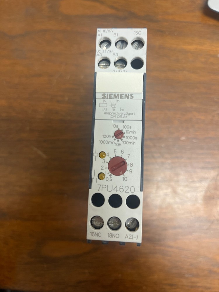 Siemens 7PU4620-2AJ20 Time Delay Relay