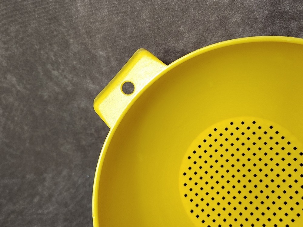 Vintage Tupperware #1200 1Qt & #1523 2Qt Colanders Strainers YELLOW