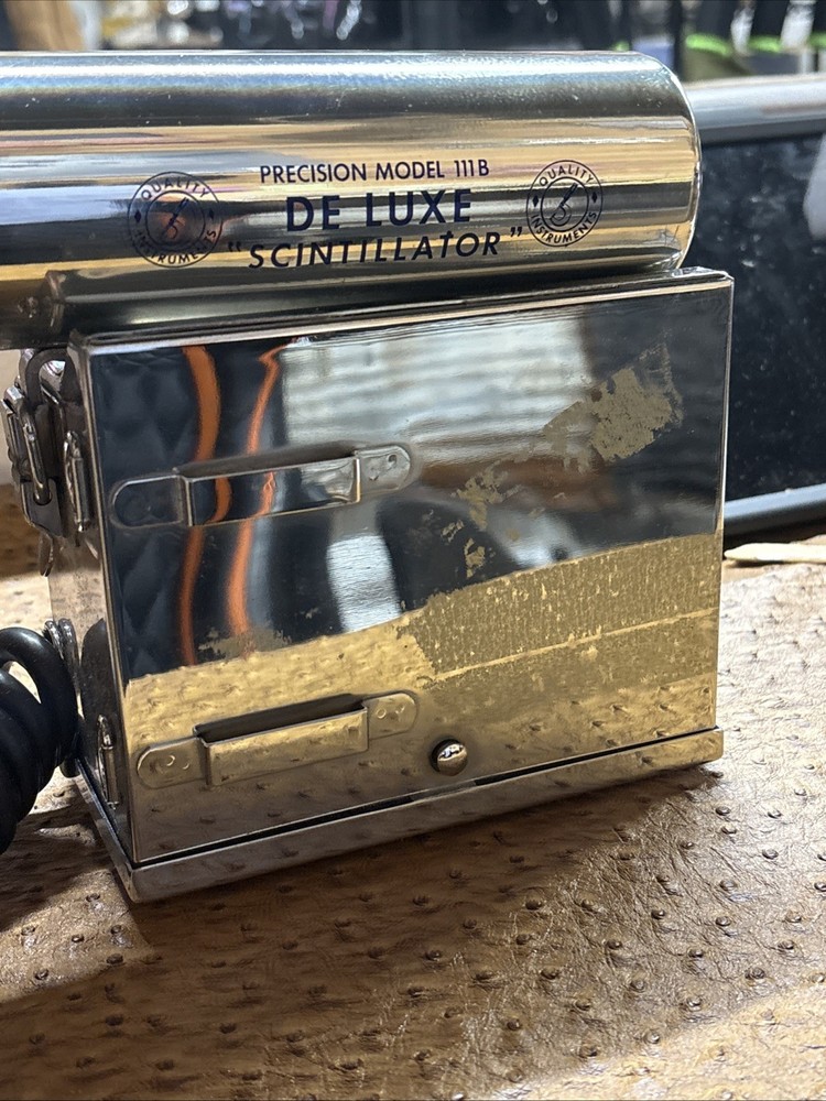 SCINTLLATOR PRECISION MODEL 111B SYSTEM With Original Case