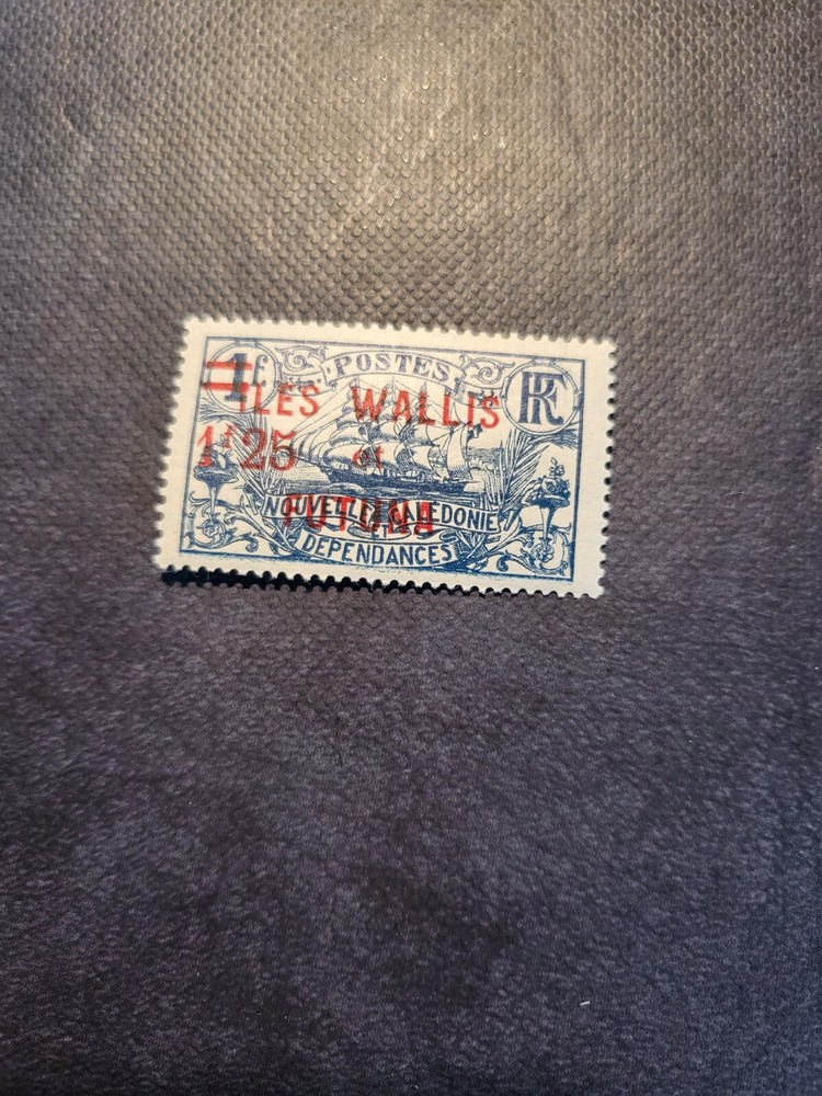 Stamps Wallis & Futuna 38 hinged
