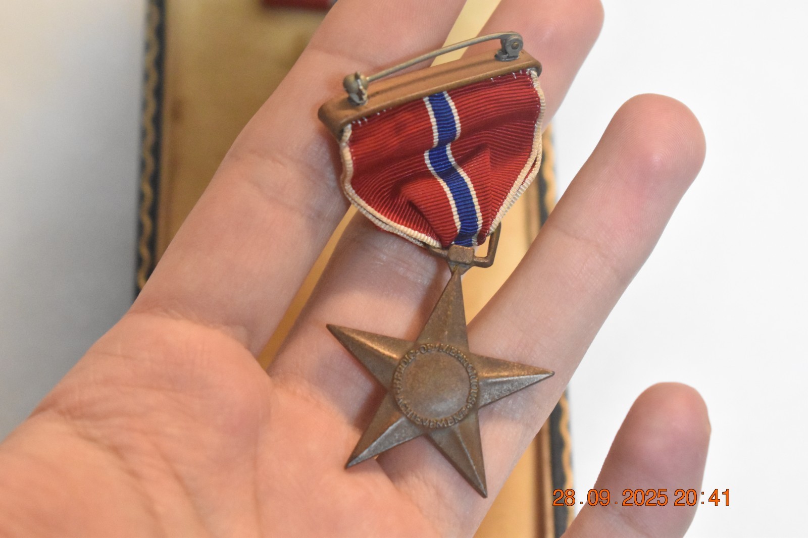Boxed WW2 Wrap Brooch Bronze Star US Mint USN/USMC Contract
