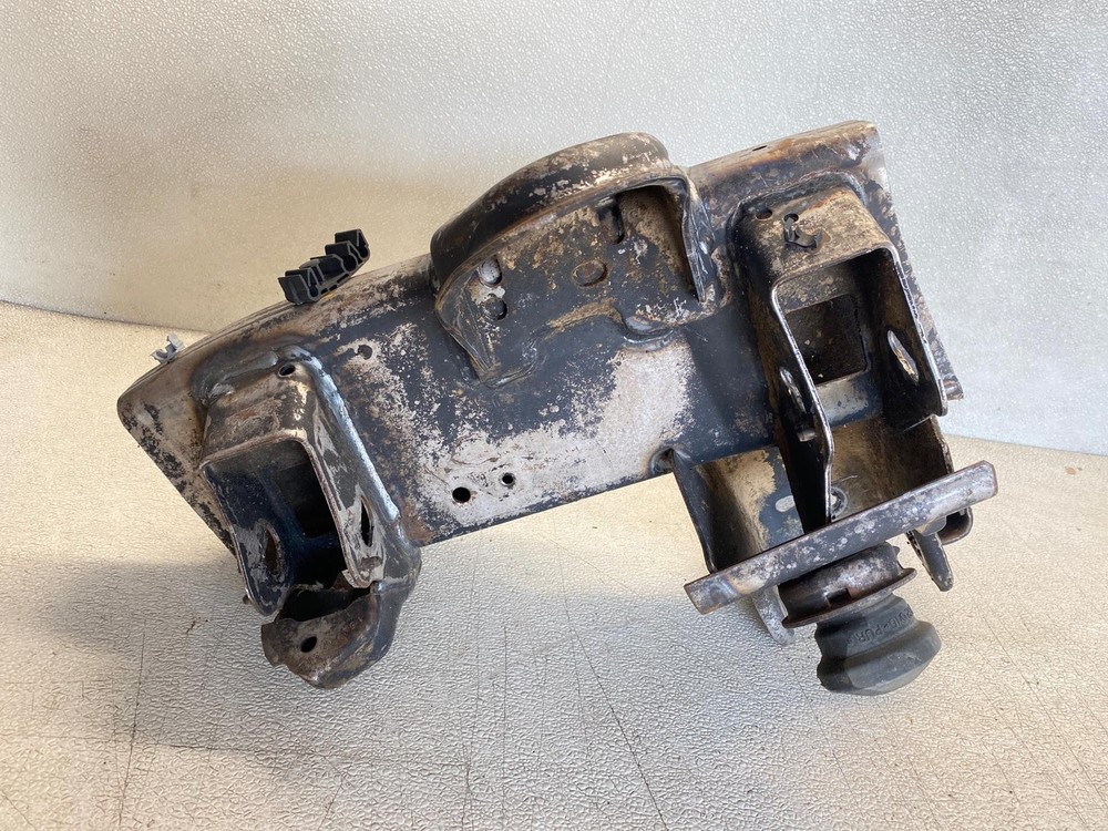 2007 GMC Sierra K1500 Classic Front Differential Frame Mount 4x4 Drivers Side