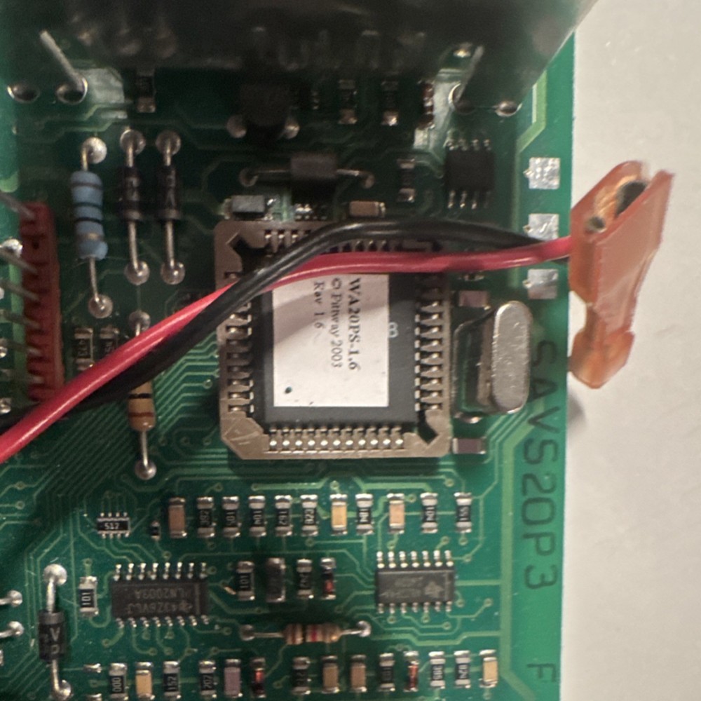 Honeywell Vista 20P Household Burglary Control Panel (Powers On, Unknown Code)
