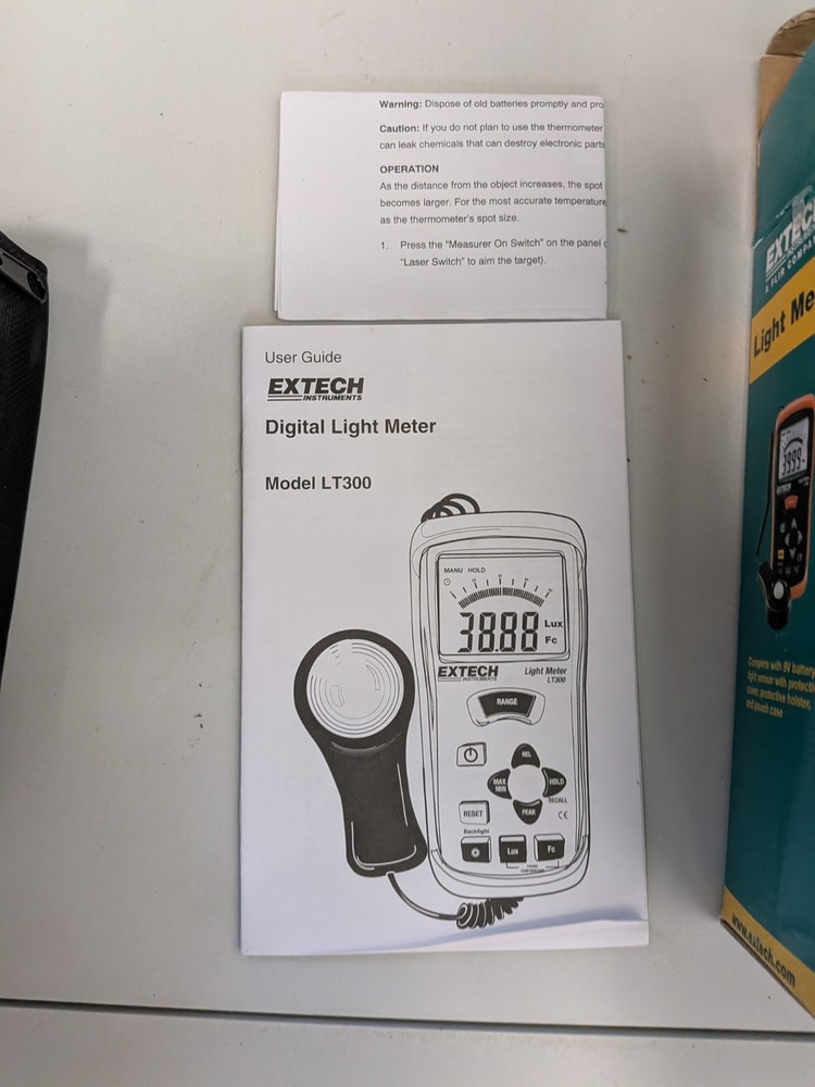 Extech LT300 Light Meter With Backlight Excellent Condition + Case + Manual
