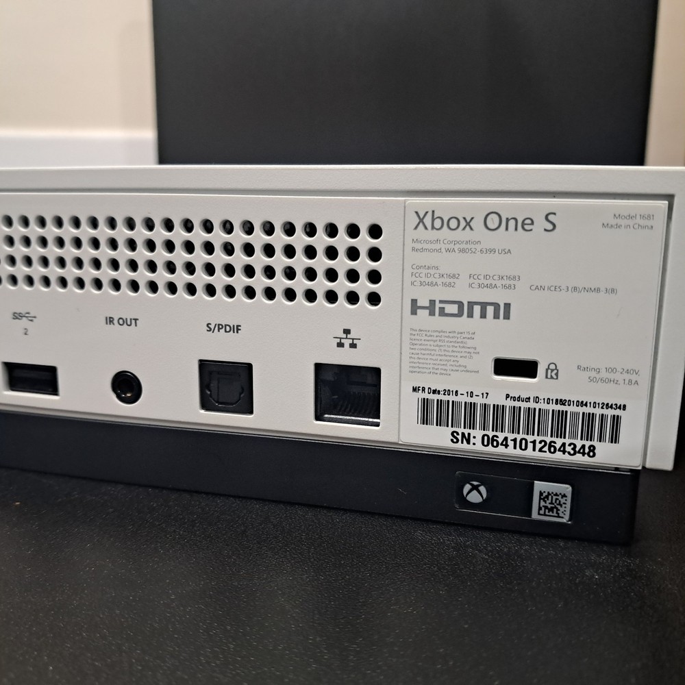 Xbox One S White 1 Console Disc Version & Controller HDR 4K Enhanced Microsoft