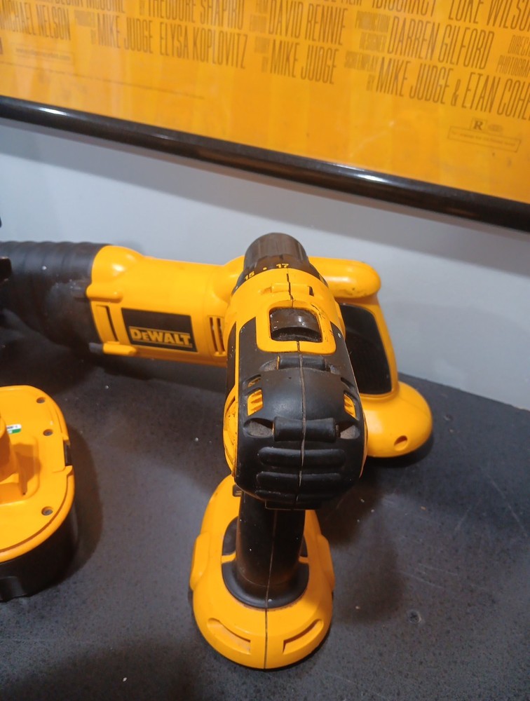 Dewalt Tool Set Drill, Flash Light Battery (Untested)